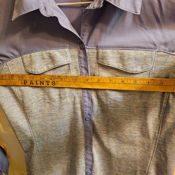 Under Armour Button Up- size small - Picture 4 of 6